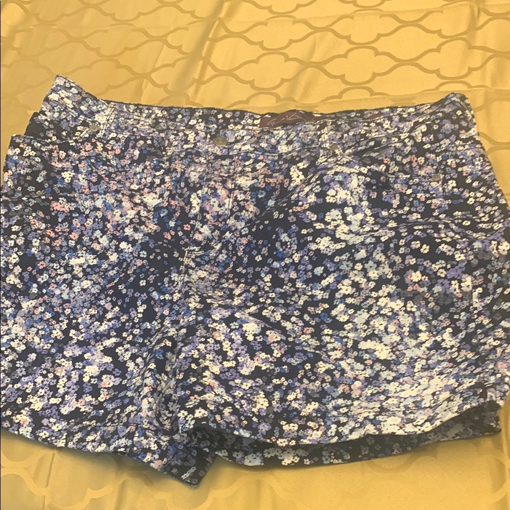 Gloria Vanderbilt Floral High Waist Shorts - Blue and White